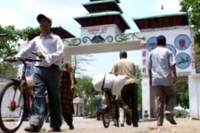 Nepal govt okays Queen's rule