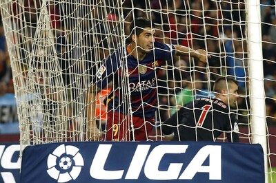 Four-Goal Luis Suarez Keeps Barcelona on top in La Liga