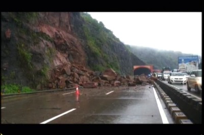 Landslide blocks Mumbai-Pune Express Highway