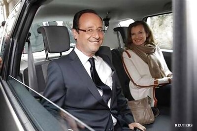 Lightning hits new French President's plane