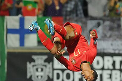 Portugal trounce Malta, secure play-off
