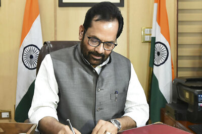 BJP's Mukhtar Abbas Naqvi Slams Owaisi for Muslims Can Visit Mosques Comment