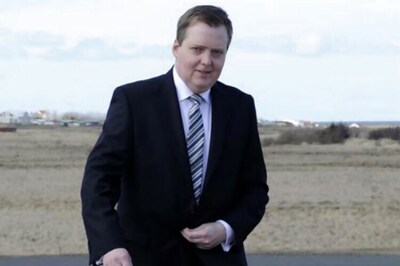 Thousands protest as Panama Papers put pressure on Iceland PM