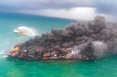 'Worst Beach Pollution in History': Lanka Fights 'Covid-like' Crisis as Ship with Chemicals Burns for 10th Day