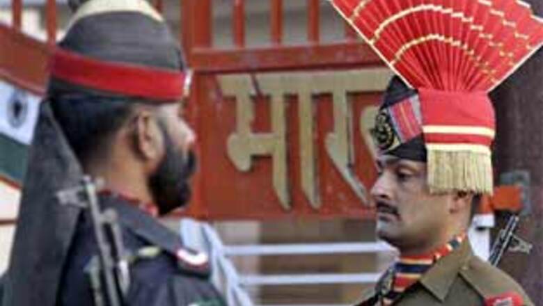 Pak troops violate ceasefire, fire at India