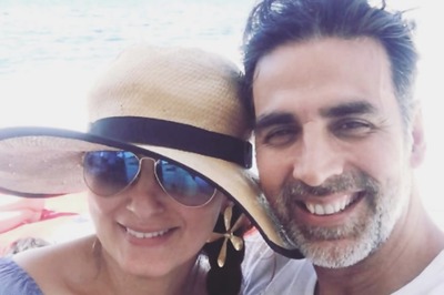 Toilet Ek Prem Katha: Akshay Kumar Sponsors Mobile Loo On Juhu Beach After Twinkle's Tweet On Public Defecation