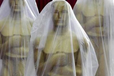 Oscar night in LA, India waits for morning glory