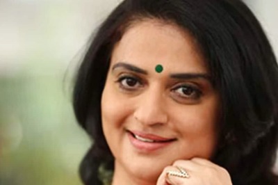 Actress Pavitra Lokesh Clears Kannada University's CET, Will Now Pursue PhD