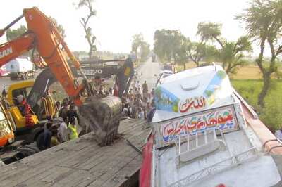 News18 Evening Digest: 22 Killed as Bus Falls into Ravine in Pakistan-occupied Kashmir & Other Stories