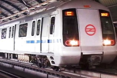 Woman jumps in front of Metro, loses her legs