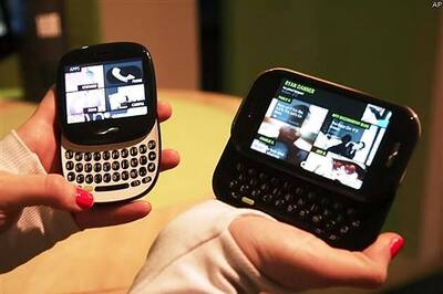 Microsoft's Kin challenges iPhone, BlackBerry