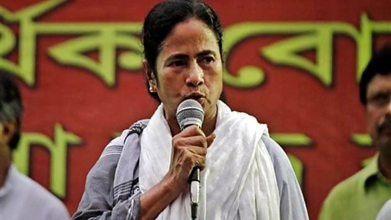 Mamata backs Anna, says Parliament must be dissolved