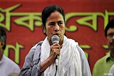 Mamata backs Anna, says Parliament must be dissolved