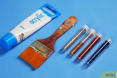 How to Apply Glitter to Wood