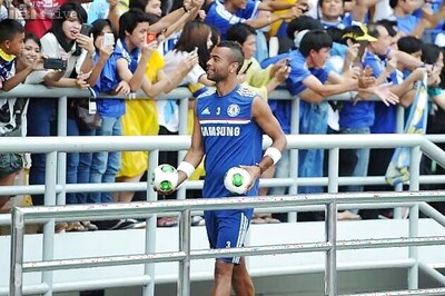 Ashley Cole bids farewell to Chelsea