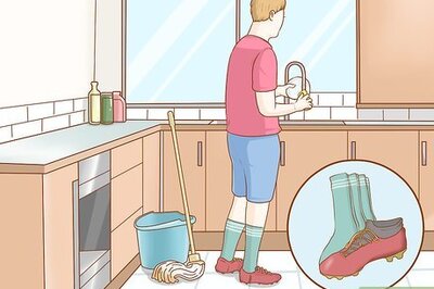 How to Stretch Football Boots