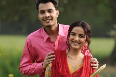 Jasmin Bhasin's New Music Video 'Tenu Yaad Karaan' Out; Beau Aly Goni Has Best Reaction