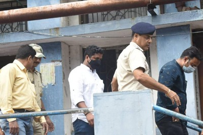 CID Raids Kolkata Bizman Who 'Delivered' Cash to Jharkhand Congress MLAs