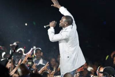 From Mahatma Gandhi to Akon, IPL finale had it all