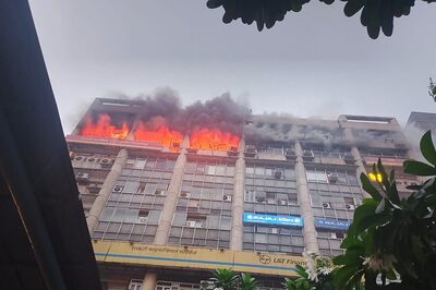Delhi: Fire Breaks Out At DCM Building in Connaught Place; 10 Tenders Rushed to Spot | WATCH