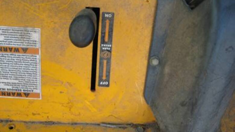 How to Change the Blades on a Riding Lawn Mower