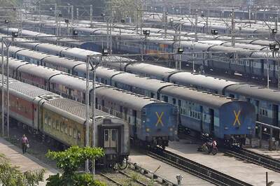 Bombay HC Seeks Maharashtra's Reply On Lawyers' Plea To Allow Local Trains for Commute