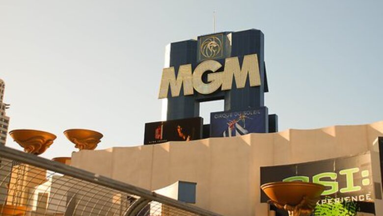 How to Save Money on Food when Traveling