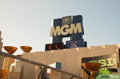 How to Save Money on Food when Traveling