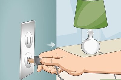 How to Replace the Plug on a Lamp