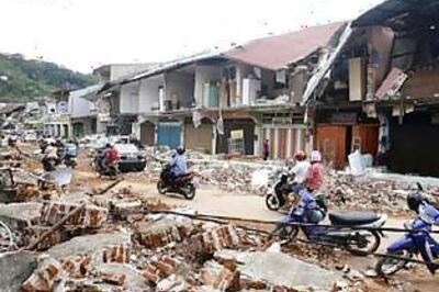 Indonesia quake toll hits 1,000; search still on