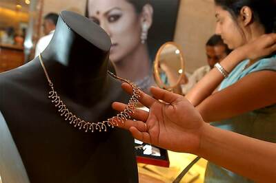 Fraudsters Dupe Woman of Her Jewellery in Delhi by Promising Her Goddess Lakshmi's 'Darshan'