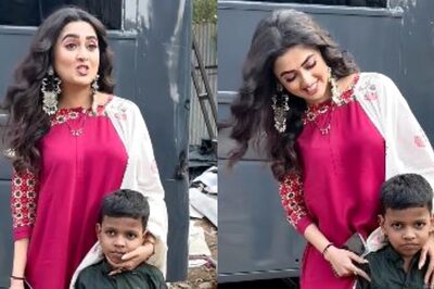 Tejasswi Prakash Poses With Her Cute Little Fan and The Video Proves Why She Is Everyone's Favourite
