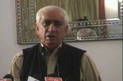 Cash for votes issue: Jaswant Singh meets L K Advani