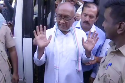 'No One Heard Us in Last One Year, Then Why Now': Rebel Congress MLAs Refuse to Meet Digvijaya Singh
