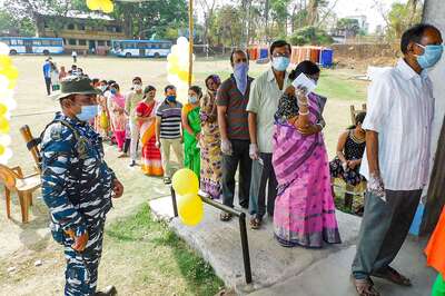 News18 Daybreak | Spotlight on Hindi-Speaking Voters in Game of New Narratives; Covid Test Mandatory for Karnataka Pilgrims Returning from Kumbh Mela