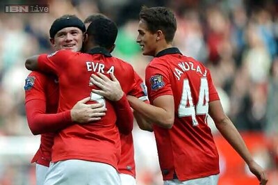 Van Persie, Rooney propel Man United to 2-0 win over Crystal Palace