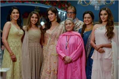 Amitabh Bachchan and His ‘Ladies at Work’ Stun in Ethnic Wears, See Pic