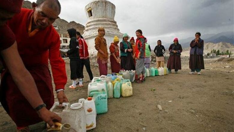 Hope of finding survivors dims, Pak help sought