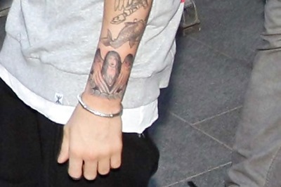 Does Bieber's new tattoo resemble Gomez's face?