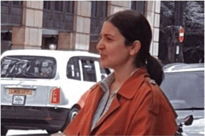 Anushka Sharma Pushing Baby Vamika's Stroller is the Sight of a Doting Mother, See Pics