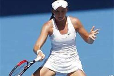 Hantuchova blanks Radwanska on her way to semis