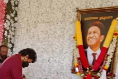 Thalapathy Vijay Visits Puneeth Rajkumar's Memorial In Bengaluru, Pays Last Respects. Watch Video