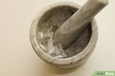 How to Make a Comfortably Numb Cocktail