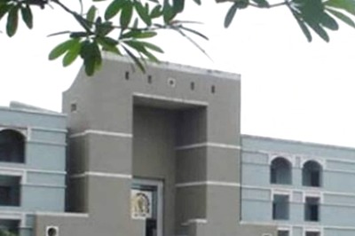 Gujarat HC Pulls Up Govt as 1,200 Trees Are Felled for Commercial Complex