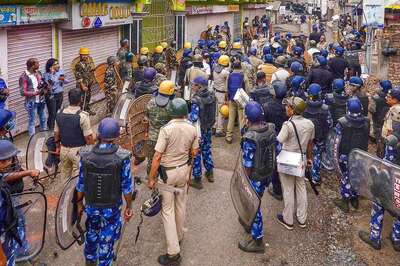 Prophet Row Escalates: 60 Arrested As Howrah Simmers; Two Killed in Ranchi, Internet Clampdown in Other States Amid Tight Security