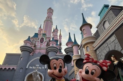 Kolkata: Disneyland-Themed Pandal With Characters & Castles to be Big Crowd Puller | SEE PICS