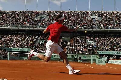 Injured Azarenka pulls out, Federer advances