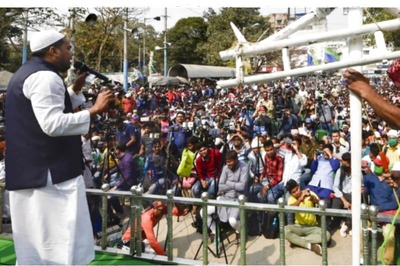 Metiabruz Retains Charm of Famous Kolkata Biryani But Makes Way for New Political Flavour With ISF in Fray