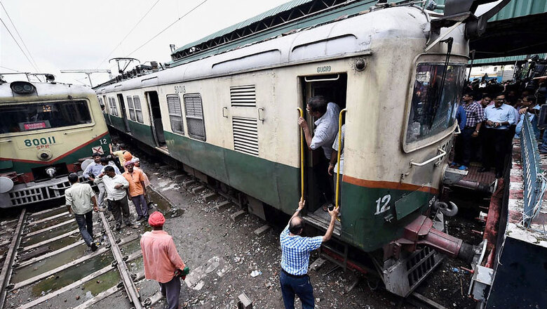Mumbai's 'Lifeline' Local Trains Stopped Till March 31 as Maharashtra Sees Sharp Rise in COVID-19 Cases