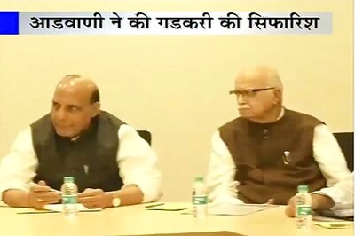 Advani backs Gadkari to head BJP state polls panel